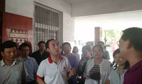 ���������᳤�ڽ���ѯ�ʺ�ˮ����